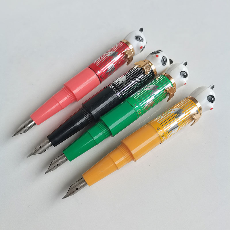 Vintage Collectible Pens - 子供用の小さなヴィンテージ4ペンセット,文房具モデル1980,アイディウムパンダ,ショートペン,在庫あり